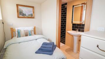 Cottage | 8 bedrooms, individually decorated, individually furnished