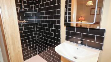 Cottage | Bathroom | Shower