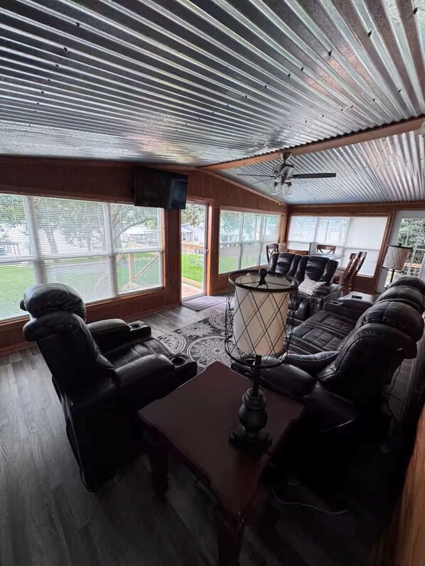 Interior - Paradise on Lake Blackshear (Cobb)