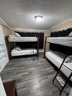 4 bedrooms, WiFi, bed sheets