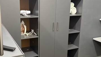 1 chambre, fer et planche Ă repasser, Wi-Fi, draps fournis