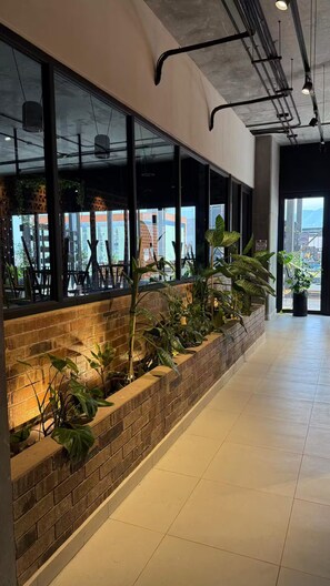 المنشأة من الداخل