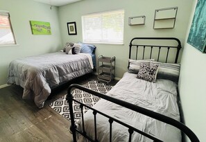 4 bedrooms, free WiFi, bed sheets, wheelchair access
