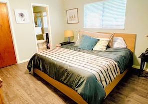 4 bedrooms, bed sheets