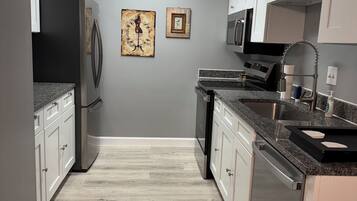 微波炉、烤箱、炉灶、洗碗机