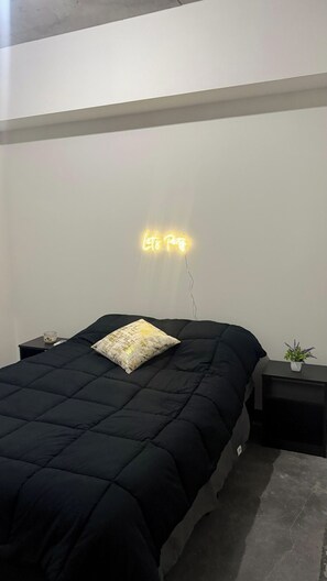 2 عدّة غرف نوم ومكواة/لوح كي وواي فاي وملاءات أسرّة