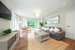 Unclassified image, 5 of 33, button