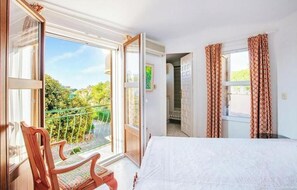3 bedrooms, in-room safe, desk, iron/ironing board - Four-Bedroom Holiday Home (Turre)