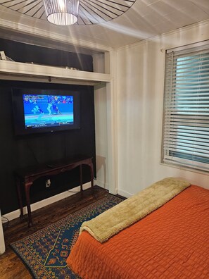 3 bedrooms, WiFi, bed sheets - Loft 1 apartment in Logan, located just 0.3 mile from Bear Wallow Trail. (Logan)