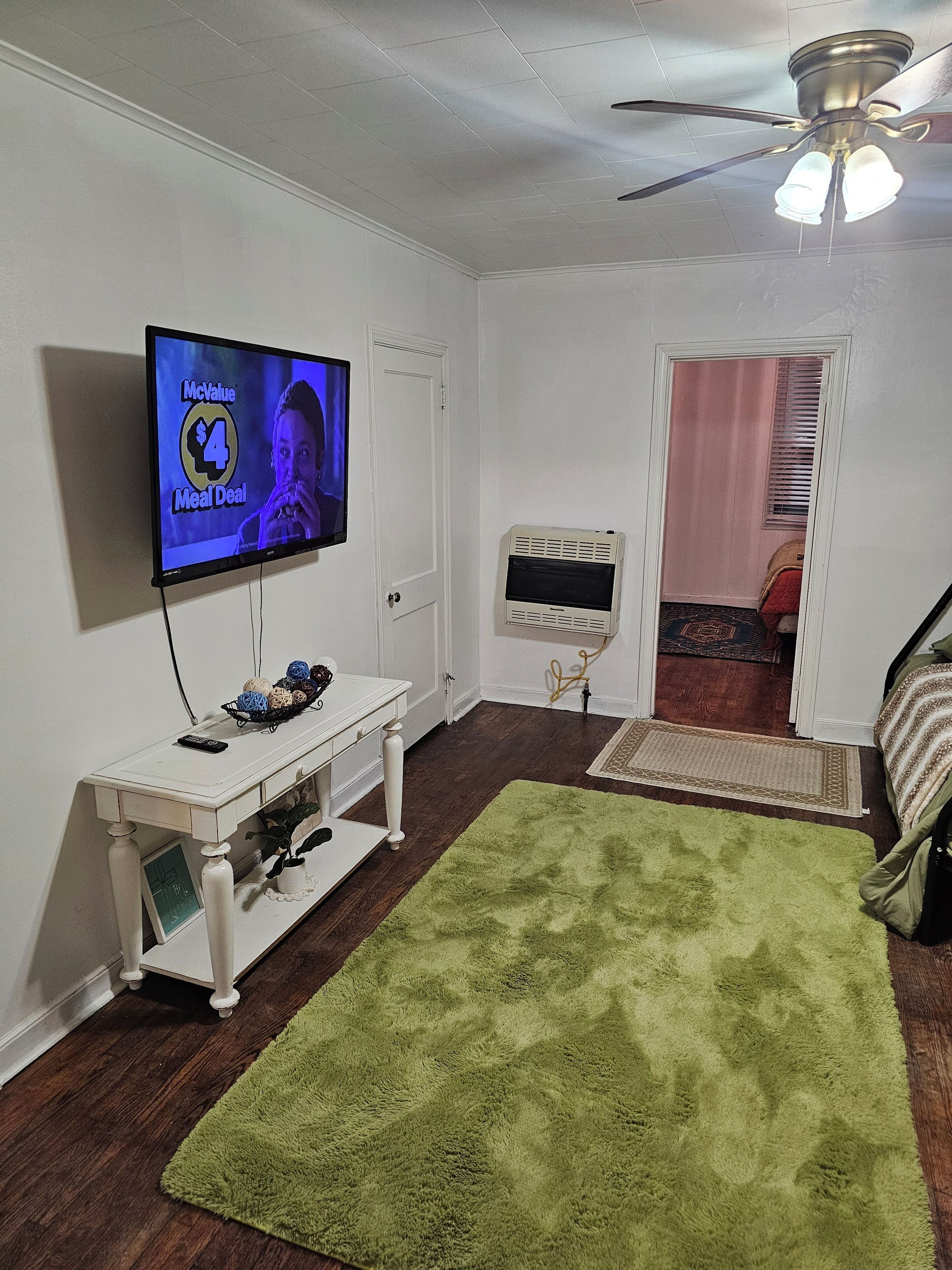3 bedrooms, WiFi, bed sheets