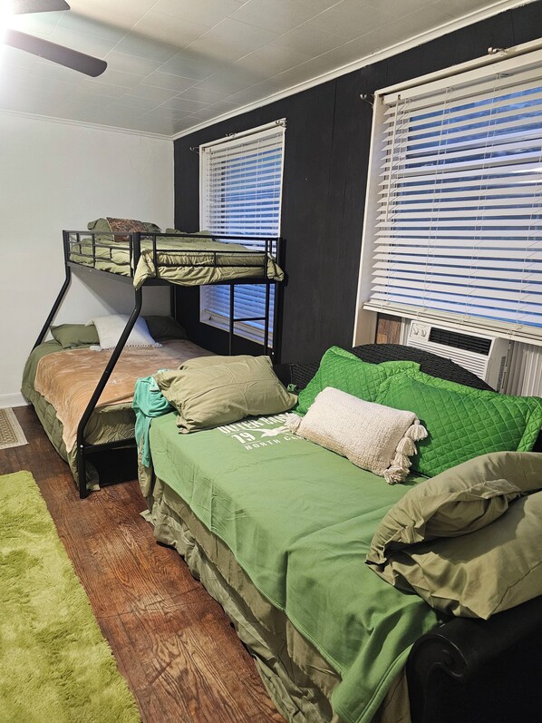 3 bedrooms, WiFi, bed sheets