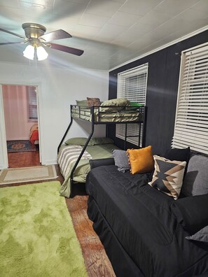 3 bedrooms, WiFi, bed sheets