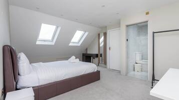 4 bedrooms, desk, iron/ironing board, internet