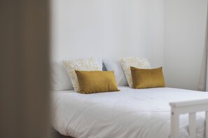 Iron/ironing board, Internet, bed sheets