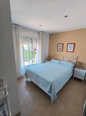 3 bedrooms, iron/ironing board, WiFi, bed sheets