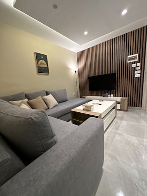Apartment, 1 Bedroom, Accessible, Smoking | Living room