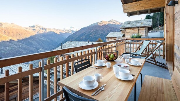 Outdoor dining - Wifi, 150m from ski lifts, terrace, balcony, tv, ski locker, 70-73m², Thyon (Hérémence)