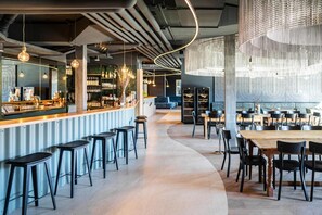 Bar (on property) - Wifi, 200m from resort center, tv, ski locker, 64-76m², Thyon (Hérémence)