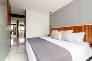 2 bedrooms, desk, iron/ironing board, WiFi