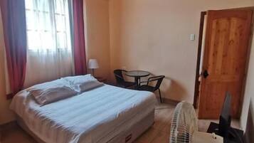 Een laptopwerkplek, gratis wifi