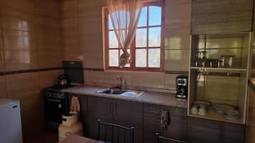 Fridge, oven, cookware/dishes/utensils