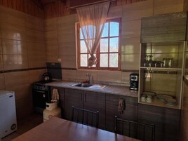 Fridge, oven, toaster, cookware/dishes/utensils