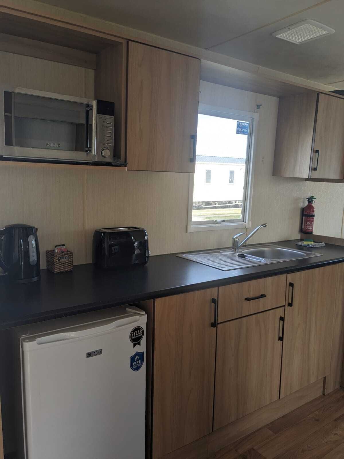 ثلاجة، ميكروويف، فرن، موقد طهي مسطح