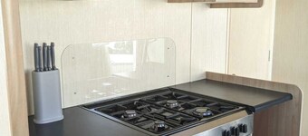 Family Static Caravan in Hayling Island – Sleeps 8 – Beach & Park Access
