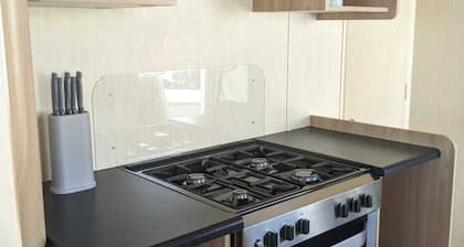 Family Static Caravan in Hayling Island â Sleeps 8 â Beach & Park Access