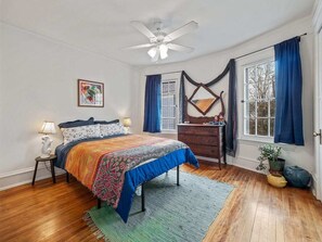 4 chambres, fer et planche à repasser, Wi-Fi, draps fournis