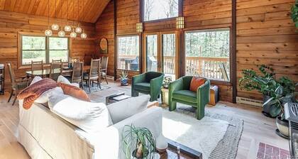 Charming 3-bedroom cabin with WiFi, AC in lovely Litchfield
