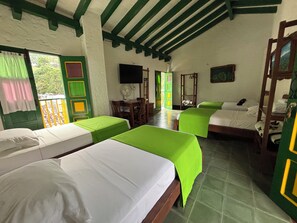 Family Room | Desk, laptop workspace, free WiFi