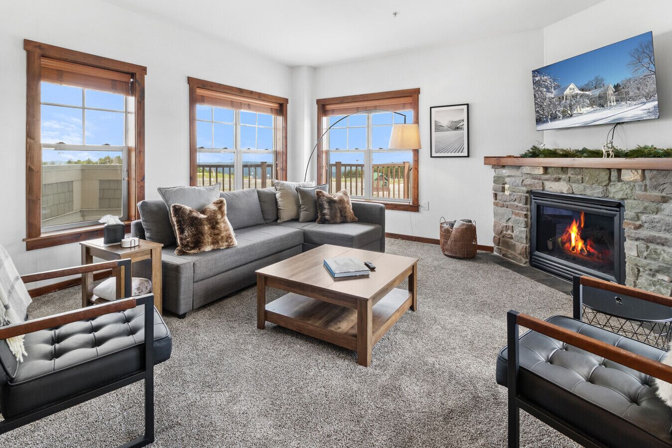 Smart TV, fireplace