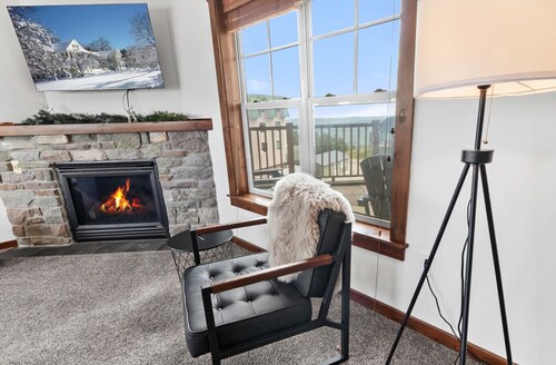 Soaring Eagle Lodge #217 Beautiful upgraded Corner Unit Wraparound Balcony Ski-in/Ski-out Underground parking