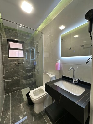 Apartamento, 1 quarto, acessível, para fumantes | Banheiro