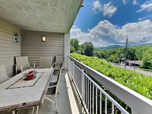 Condo (2 Bedrooms) | Property amenity