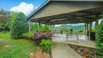 Condo (2 Bedrooms) | Property amenity