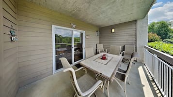 Condo (2 Bedrooms) | Property amenity