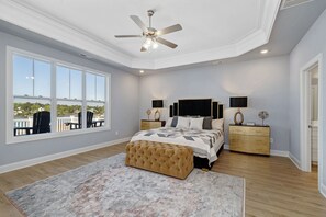 5 bedrooms, iron/ironing board, WiFi, bed sheets
