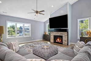 Smart TV, fireplace
