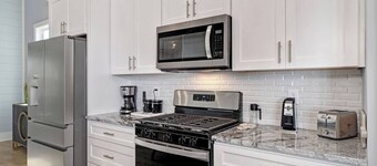 Paradise Waterfront Retreat – 5 BD | Elevator | Dock + Decks, Boat Access