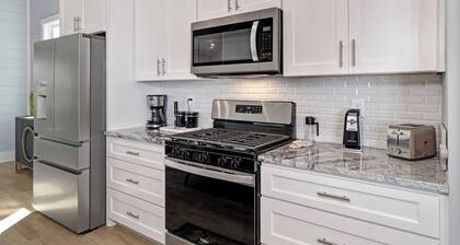 Paradise Waterfront Retreat – 5 BD | Elevator | Dock + Decks, Boat Access