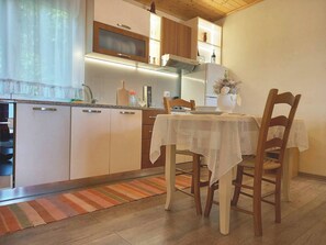 Jääkaappi, uuni, liesi, astianpesukone