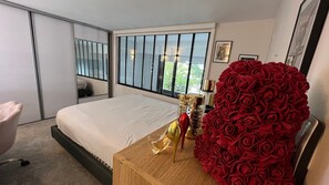 3 quartos, acesso à internet, roupa de cama
