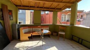 Basic Studio Suite | Terrace/patio