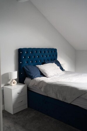 2 室のベッドルーム、WiFi