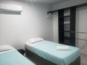2 chambres, fer et planche à repasser, Wi-Fi gratuit, draps fournis