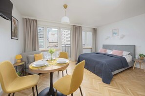 Iron/ironing board, WiFi, bed sheets