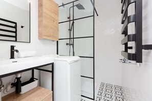 Shower, hair dryer, shampoo - Quiet Studio in the Center | Close to the Station | Mezzanine floor (Warszawa)