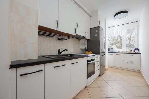 Fridge, microwave, oven, stovetop